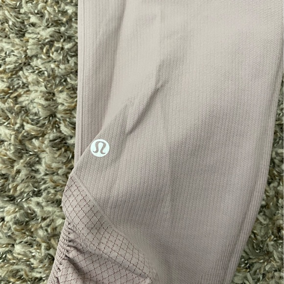 Lululemon cropped leggings - Picture 2 of 3